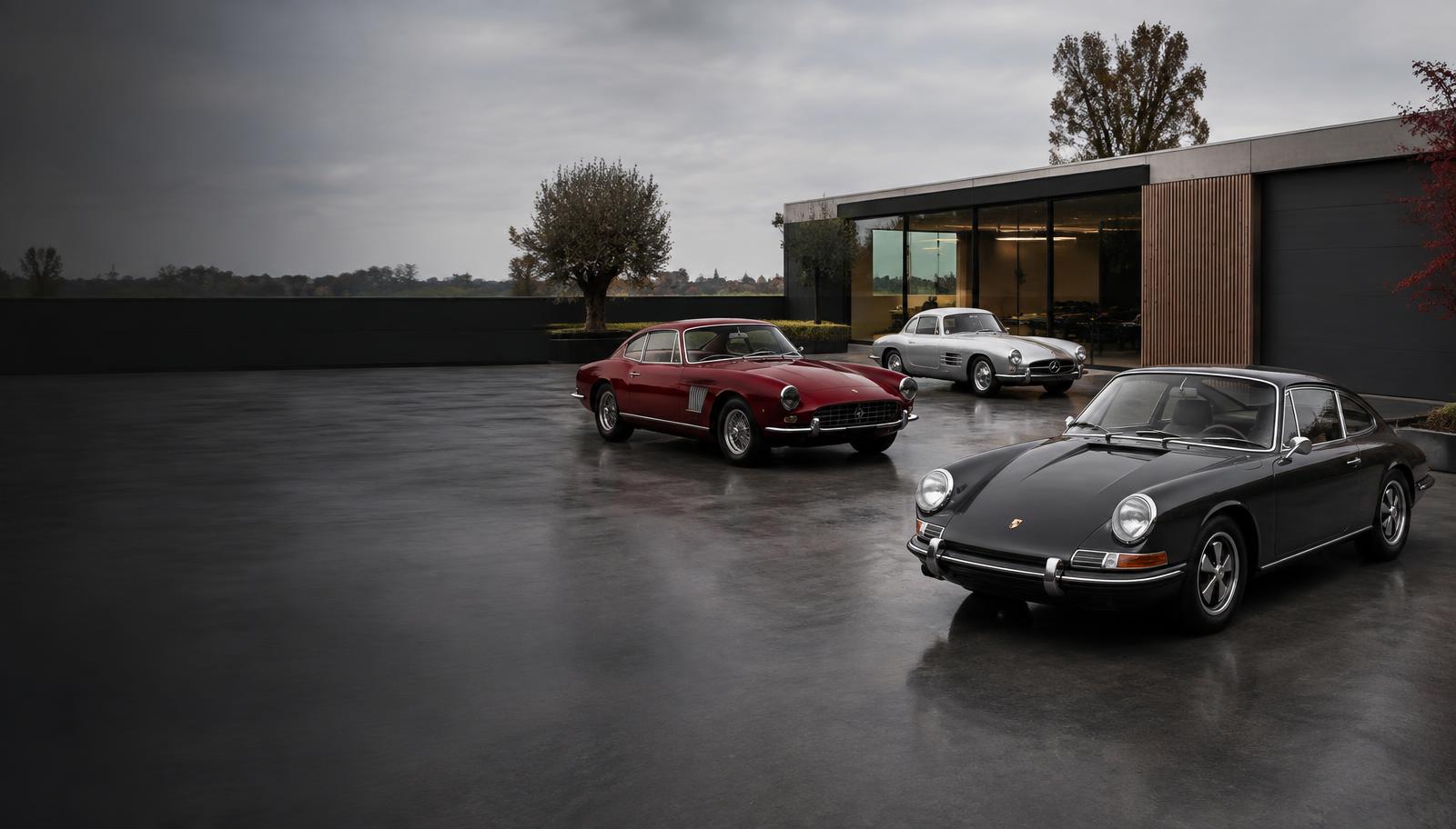 Het pand van DNA Classics in Maartensdijk met klassieke auto's